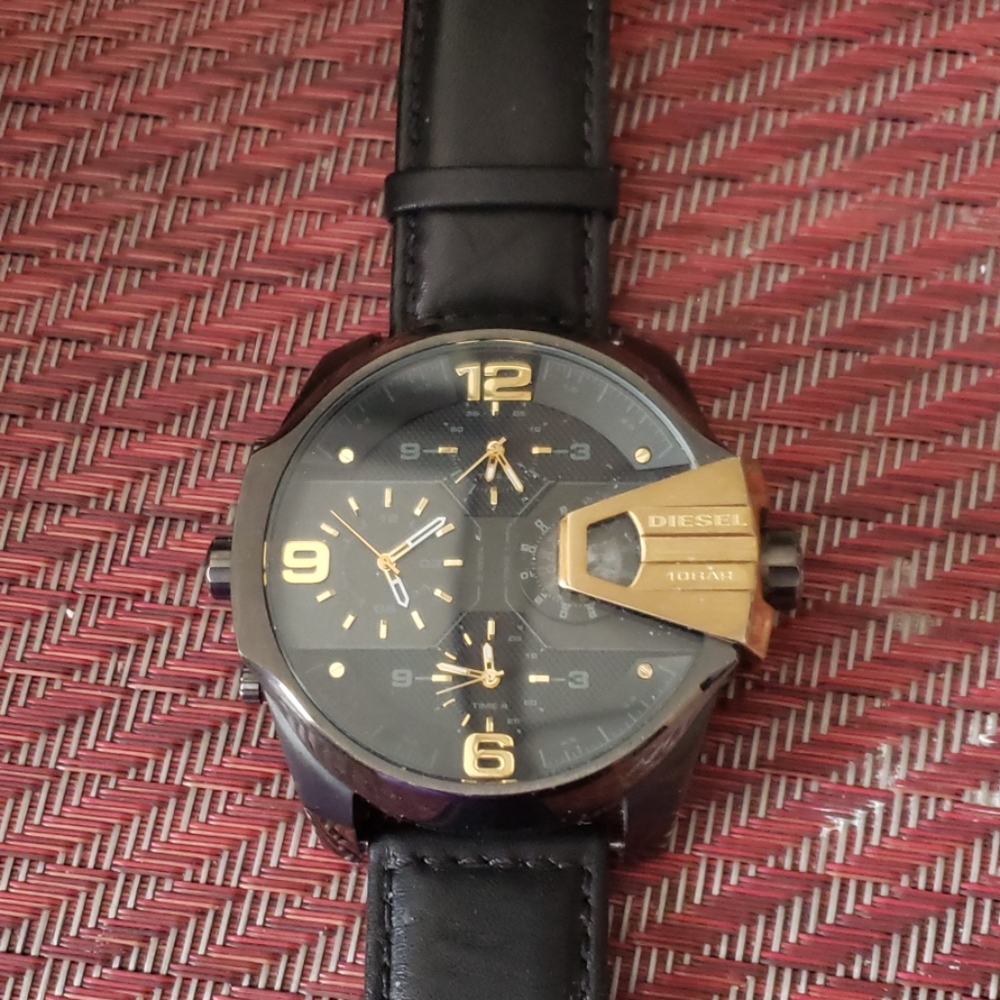 Men's oversized watch